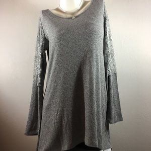 ❤️ 3/$15 NWT Premise gray Flared Top